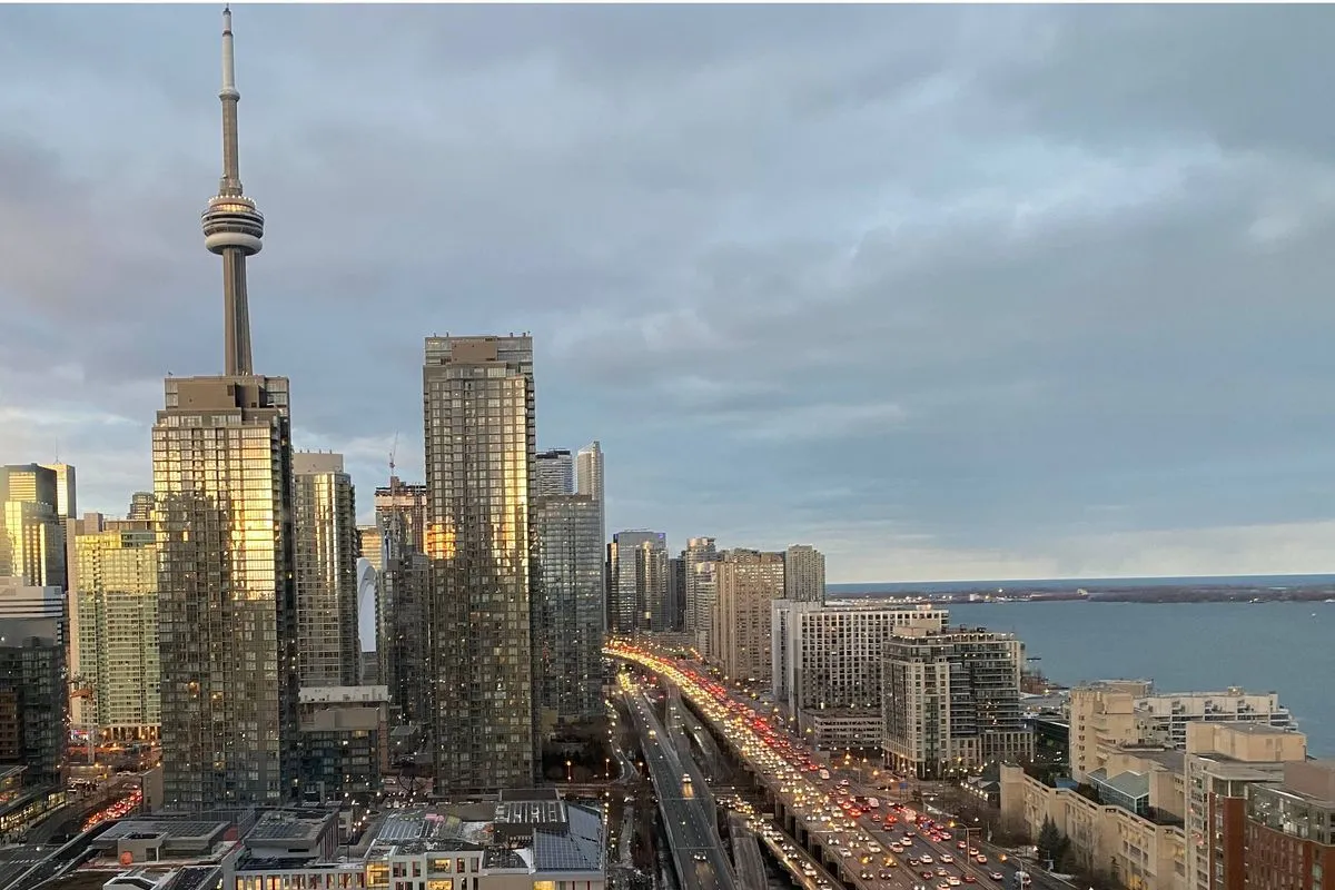 Canadá reabre fronteiras para familiares de residentes